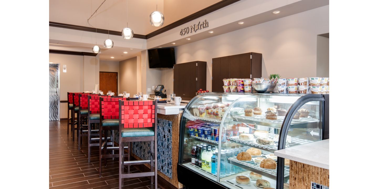 Start your morning of right with a continental or hot grab and go breakfast at the Bistro. Unwind with a beer, wine or cocktail in the Bar. 